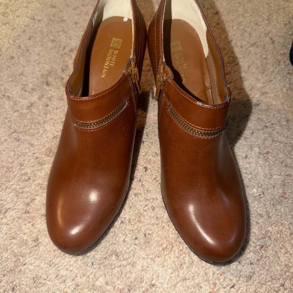White Mountain Brown Leather Slip-On Mules with Side Zip